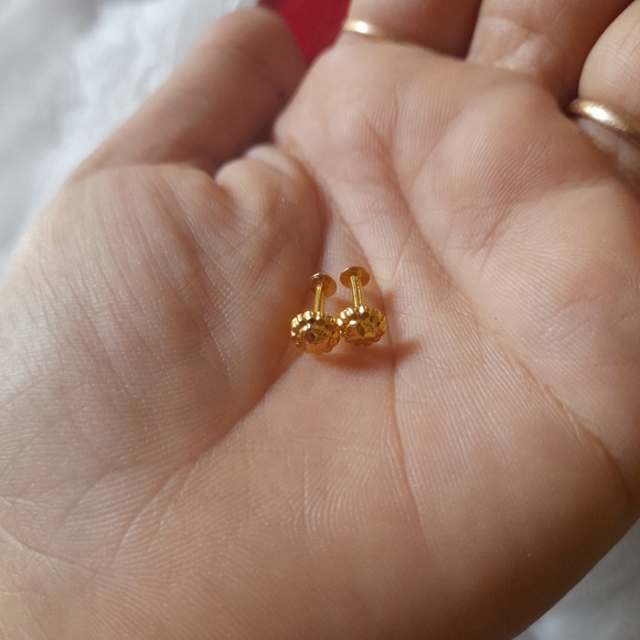 Beautiful 18crt gold studs combo 2 - Picture 16 of 16